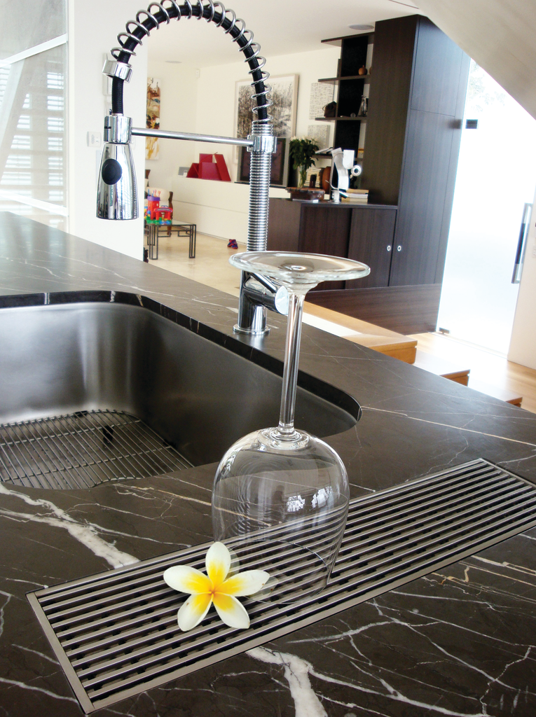 luxe-kitchen-bench-drains-larg_11392897