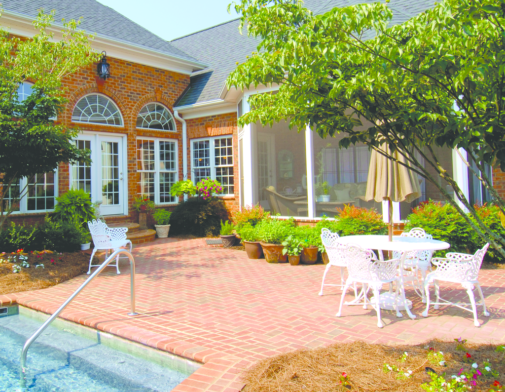 phb-pool-and-patio_11748548