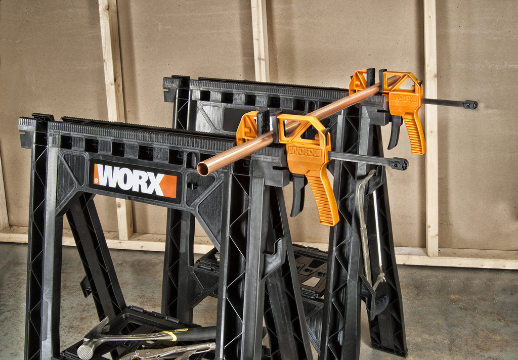 worx-clampingsawhorse-w-pipe_11867504
