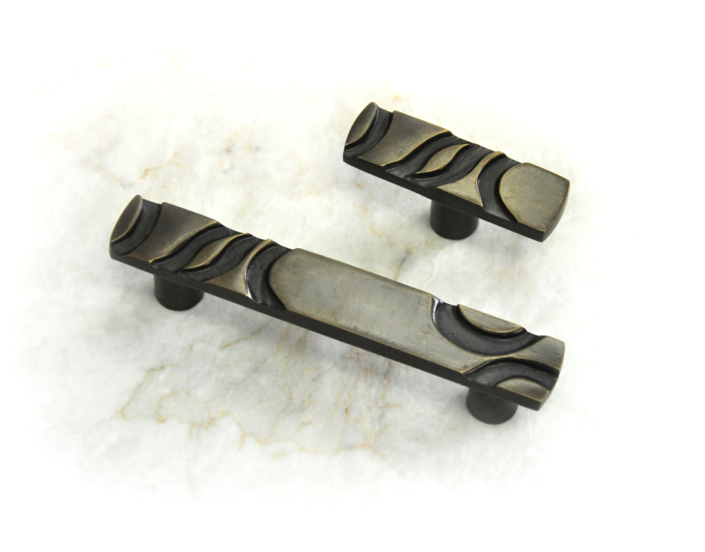 Aria_cab_knob_and_5inch_pull.5640b24982164