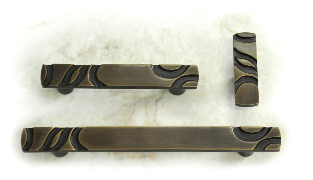 Bronze_Aria_cabinet_pulls_Midnight_Gold.5640b2a75917d