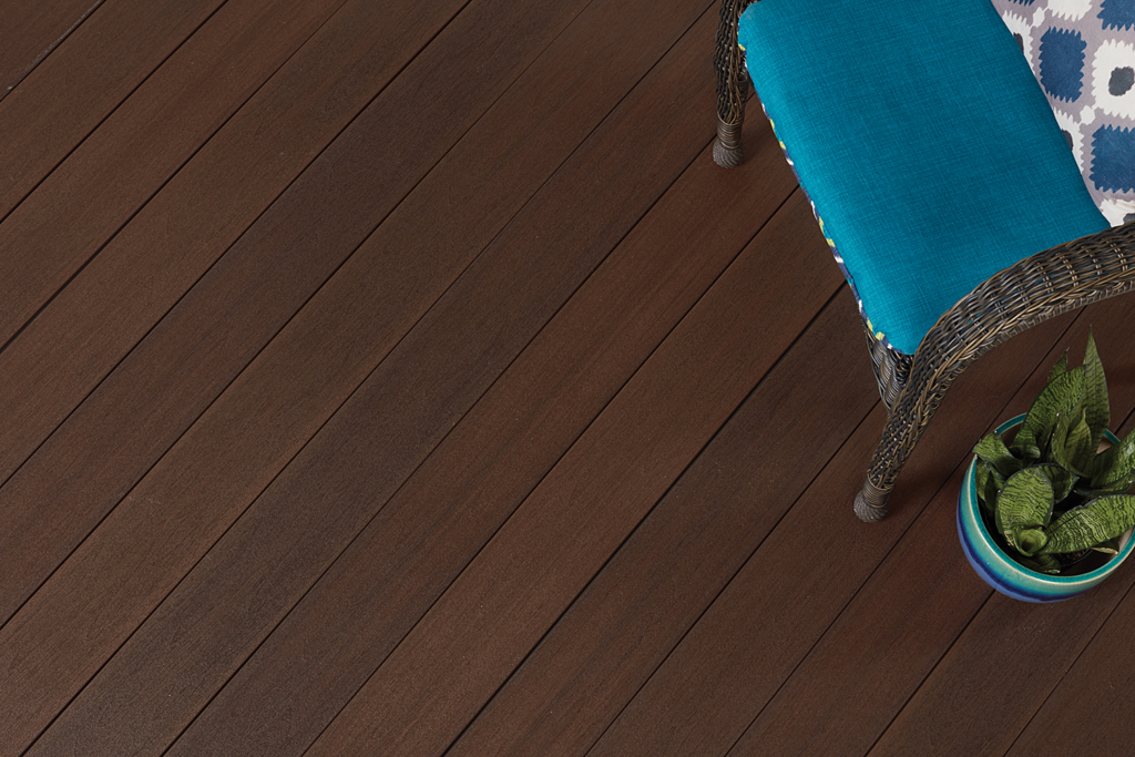 Fiberon_Burnt_Lumber_Deck_Detail1_retouched_.5674525b49e1b