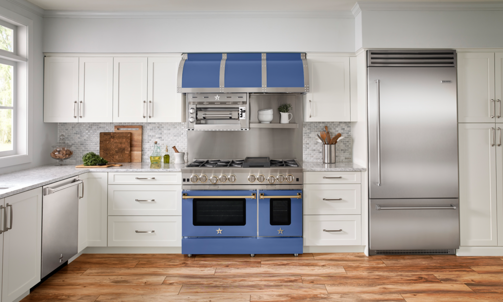 Straight_On_Fridge_Range_Hood_MID.56af73da20c3a