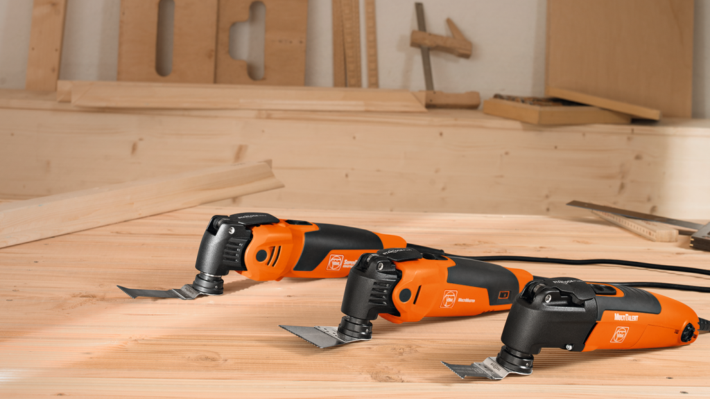 Oscillating power tool mount locks into place