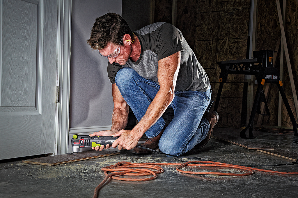 Tool offers two oscillating angles
