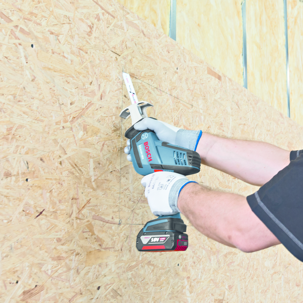 Bosch_GSA18V_083_BAT620_App_Wood_02.578fdd0236491
