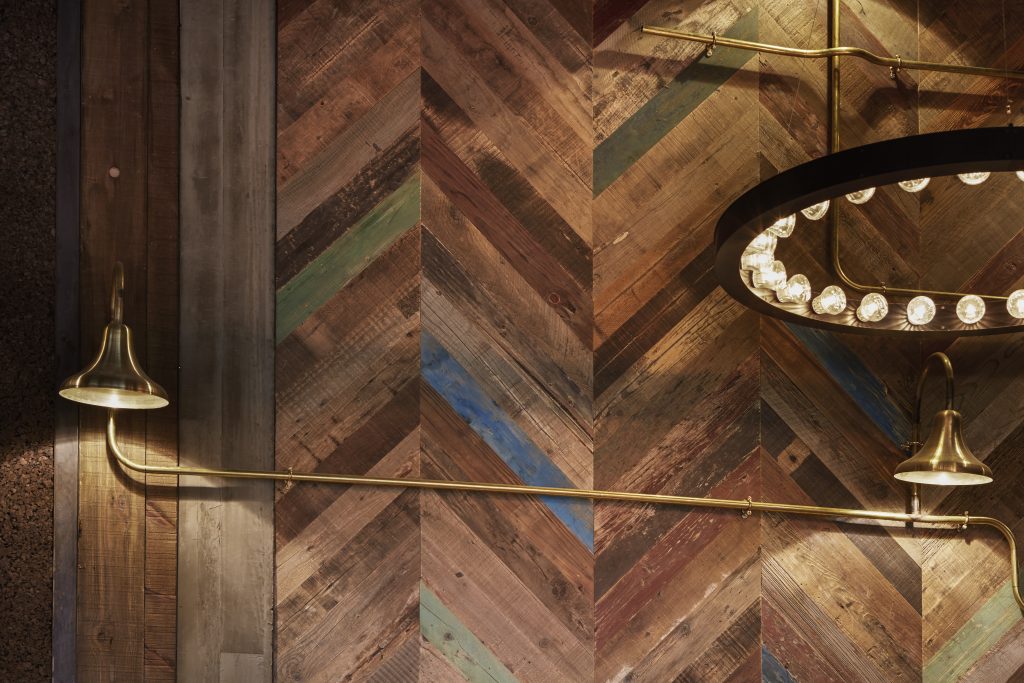 Havwoods USA RECM2200 Organic Pine Chevron Nando’s Lakeside 21 rgb