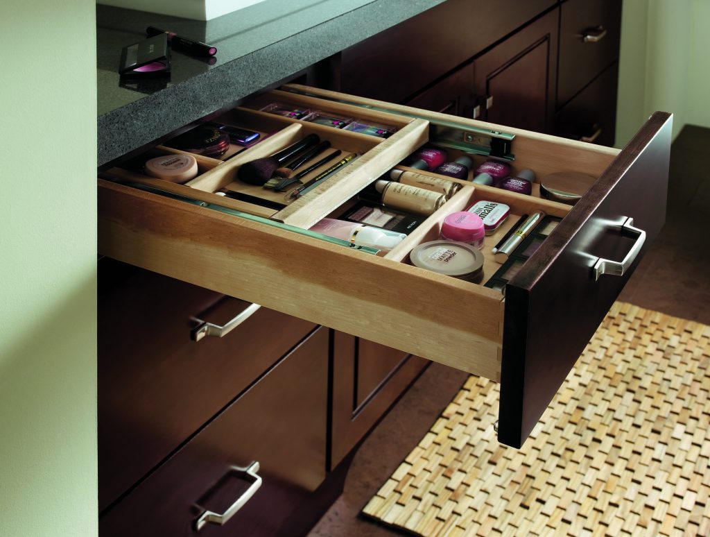 DiamondCabinetry.VanCosmDrwMCo.S