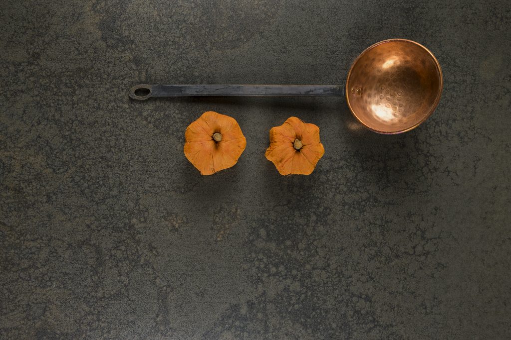 Hyper-realistic sintered stone surface designs