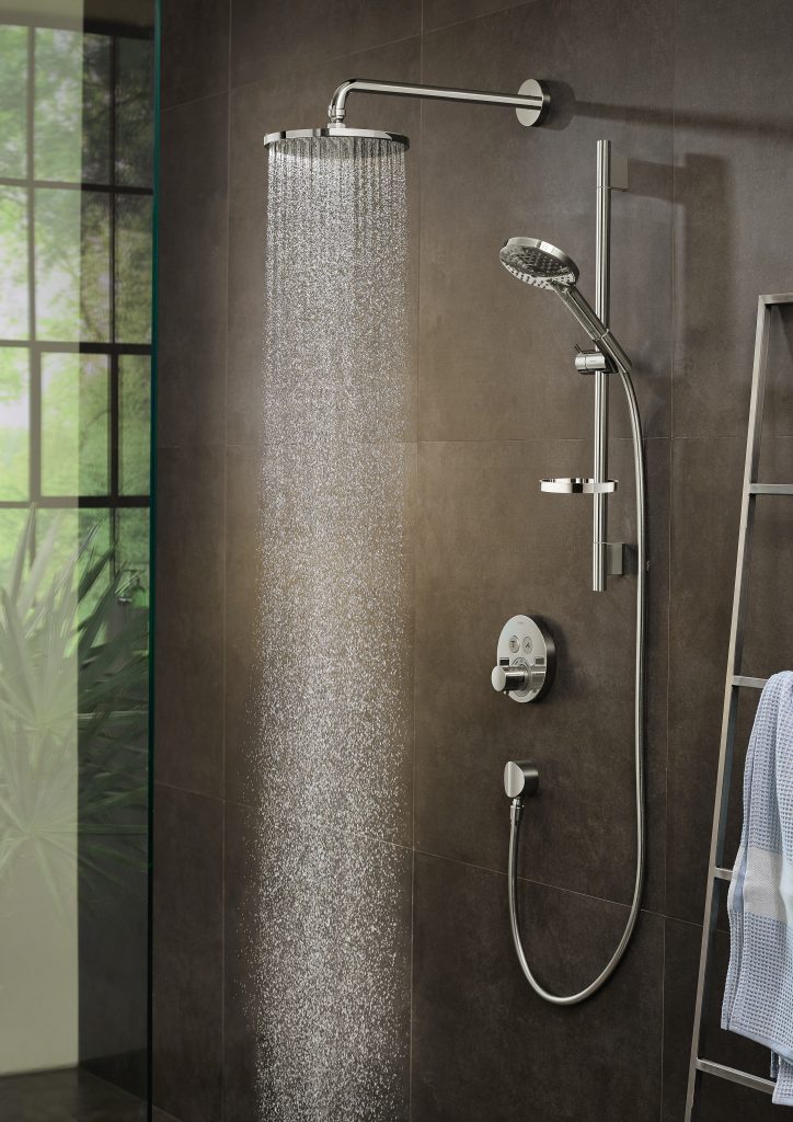 hansgrohe-Raindance-S-AIR-1-Jet-Showerhead-with-PowderRain_hansgrohe-Raindance-Select-S-120-AIR-3-Jet-Handshower-with-PowderRain-2.5-GPM_1