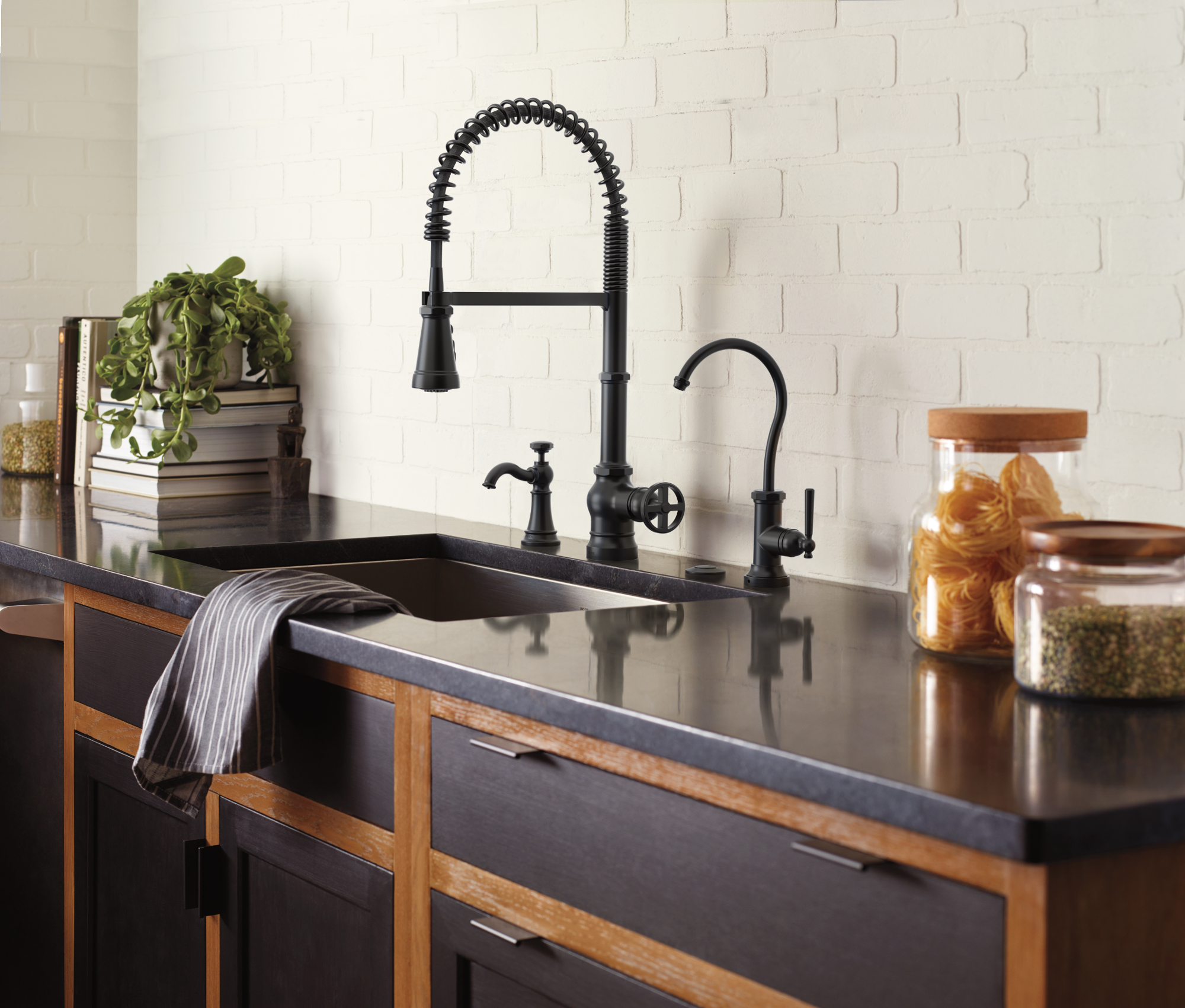 Kitchen faucet collection reimagines industrial design - QUALIFIED