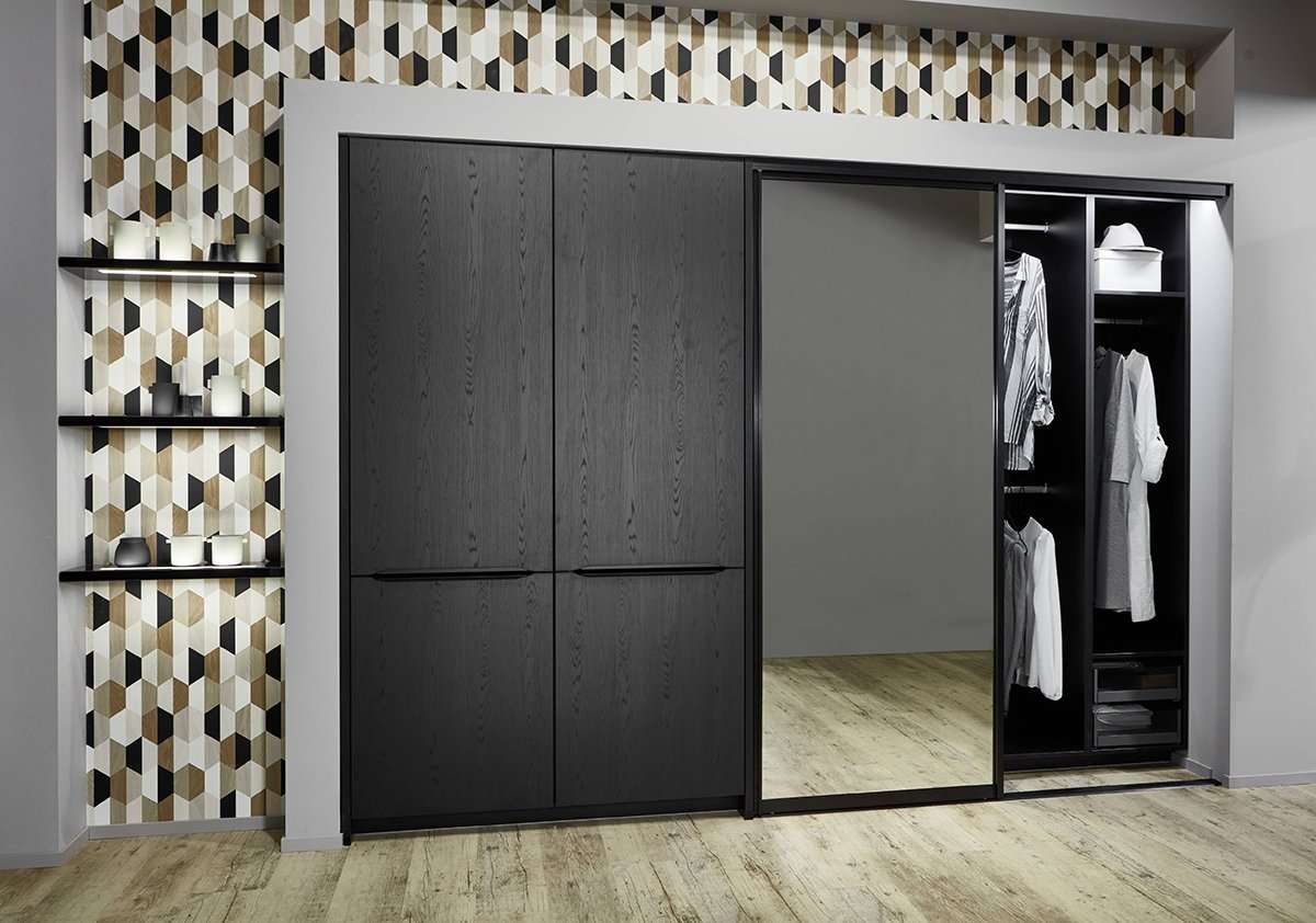 Expanded sliding door system