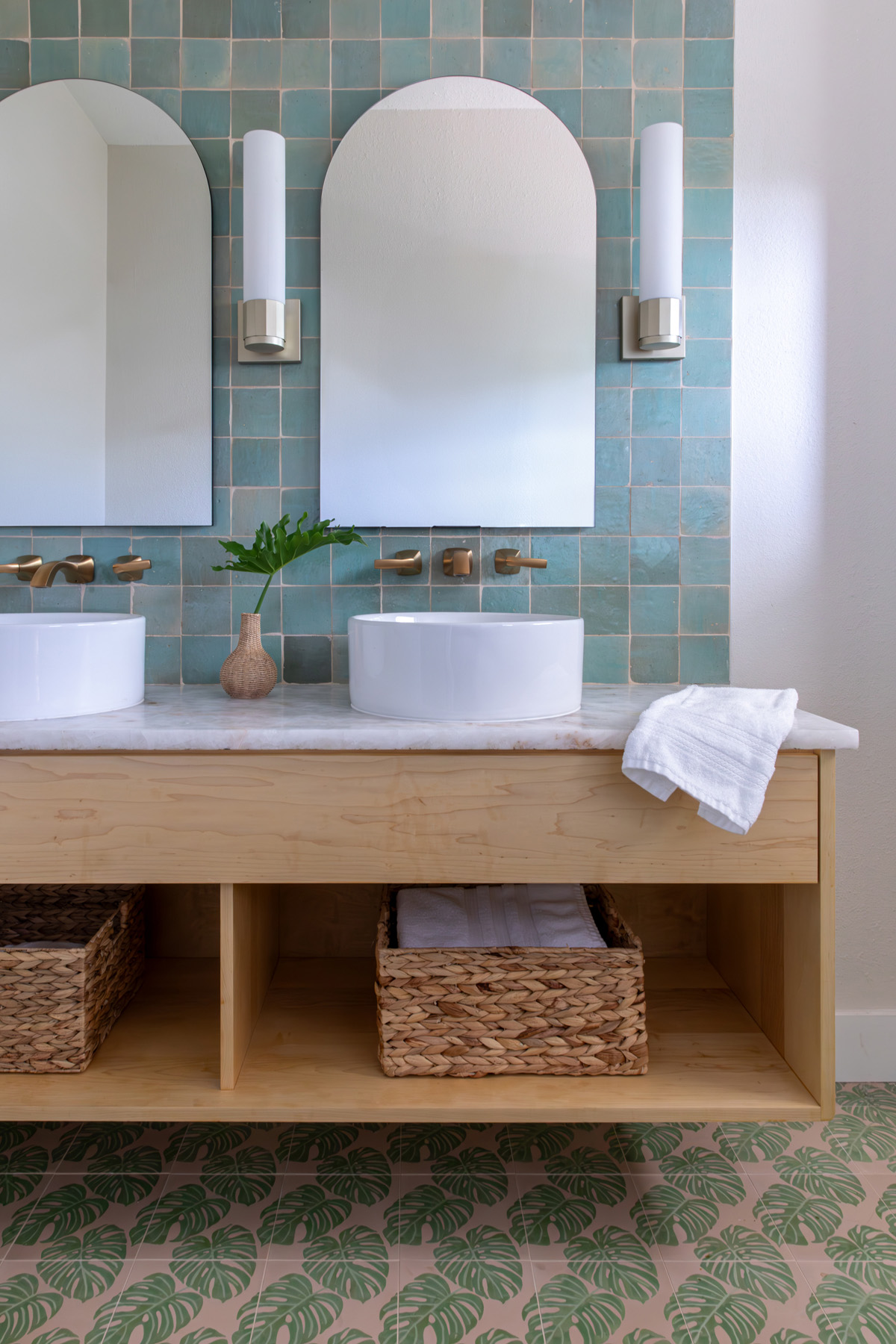 White And Gray Bathroom Makeover Reveal - Thistle Key Lane, image size:1200x1800