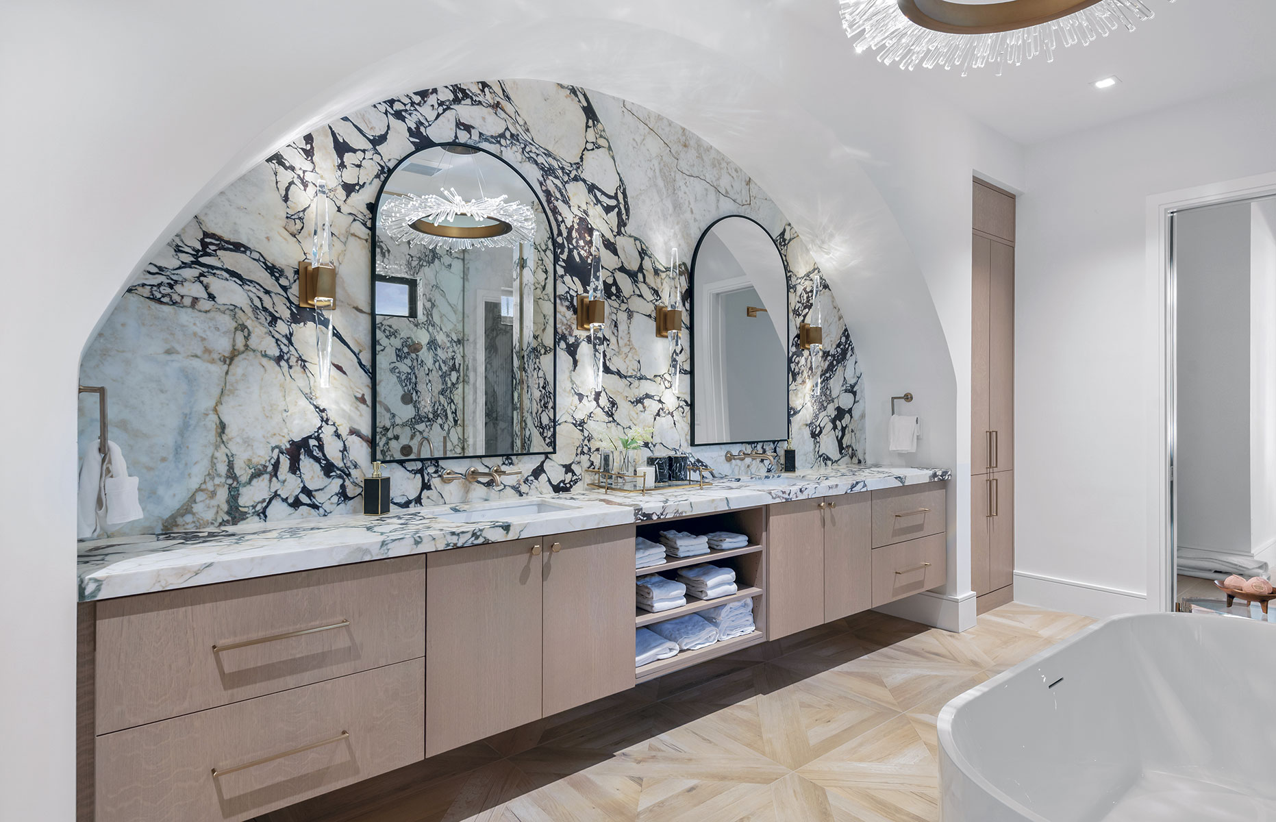 Calacatta Viola marble provides the biggest dose of drama in this primary bathroom designed by Abigail Rizor. (Photo: Rickie Agapito)